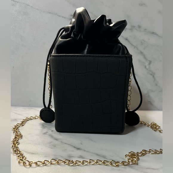 Black Crocodile-Embossed Pearl-Handle Mini Bag - Picture 3 of 4